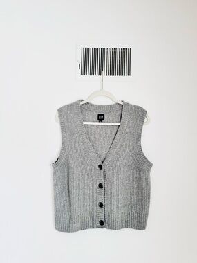 GAP Gray Ribbed V-Neck Button Sweater Vest